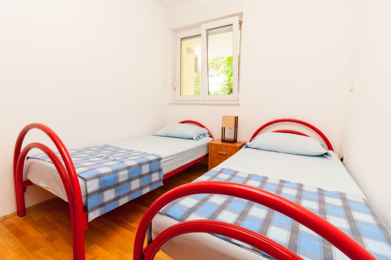 • Lungomare Beach Apartment Pula • Kültér fotó